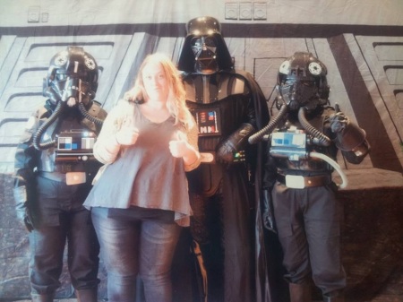 Det bästa till sist. Flickvännen blev fotad med Darth Vader och två piloter Foto på Foto: Aurora Gustafsson